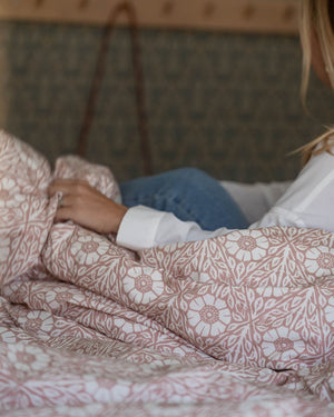 Folkness-täcke & 1 örngott | Nyponros Red